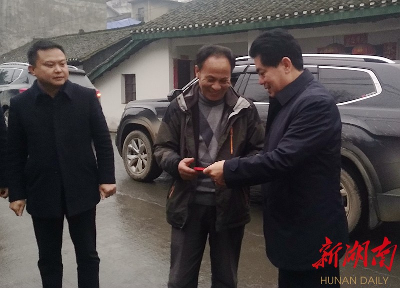 杜晓勇深入浦市镇黑竹坳村,岩门溪村走访慰问困难群众 泸溪县 新