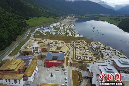资料图：初夏的西藏林芝鲁朗小镇美轮美奂。<a target='_blank' href='http://www./'>中新社</a>记者 张浪 摄
