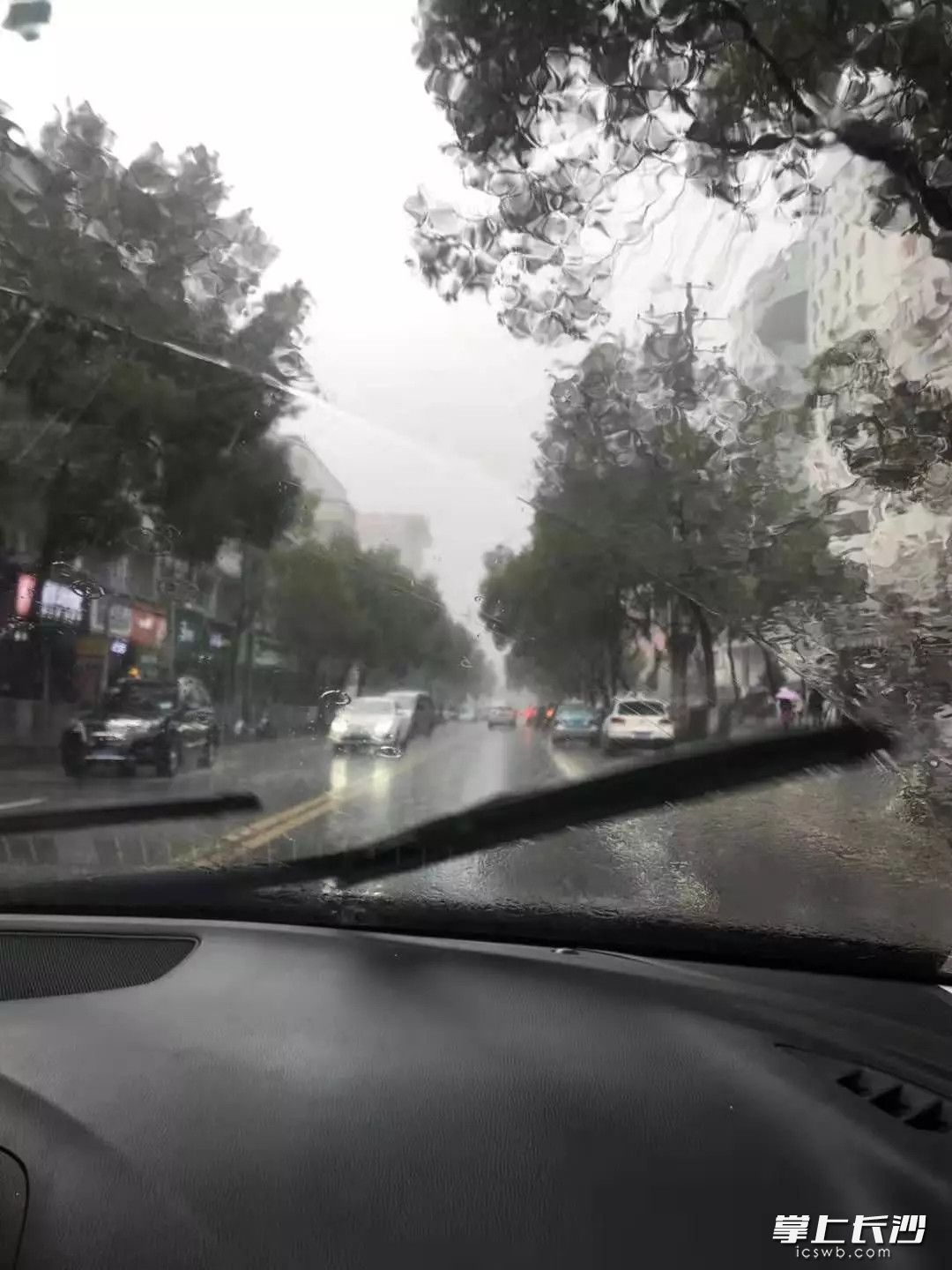 长沙雨水纠缠不休雷电大风大雨等强对流天气又被翻牌