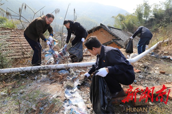 大山深处来了一群“美容师”