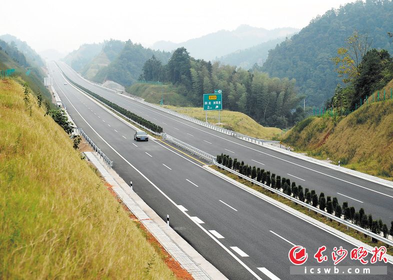 截至2018年底，湖南高速公路已通车6724公里，高速公路路网全面形成，启用新的命名编号体系水到渠成。 资料照片
