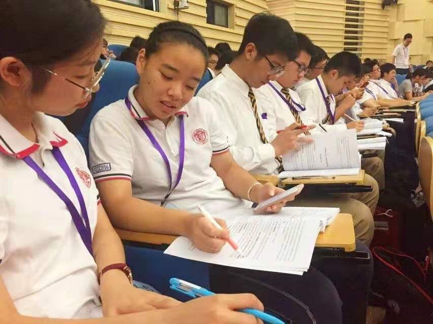 全国两会|长辈沉迷保健品?上海中学生"怒"写"提案"