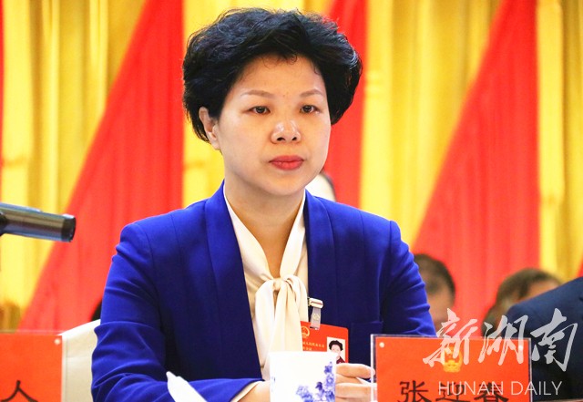 湘潭市委书记,市人大常委会主任曹炯芳主持大会