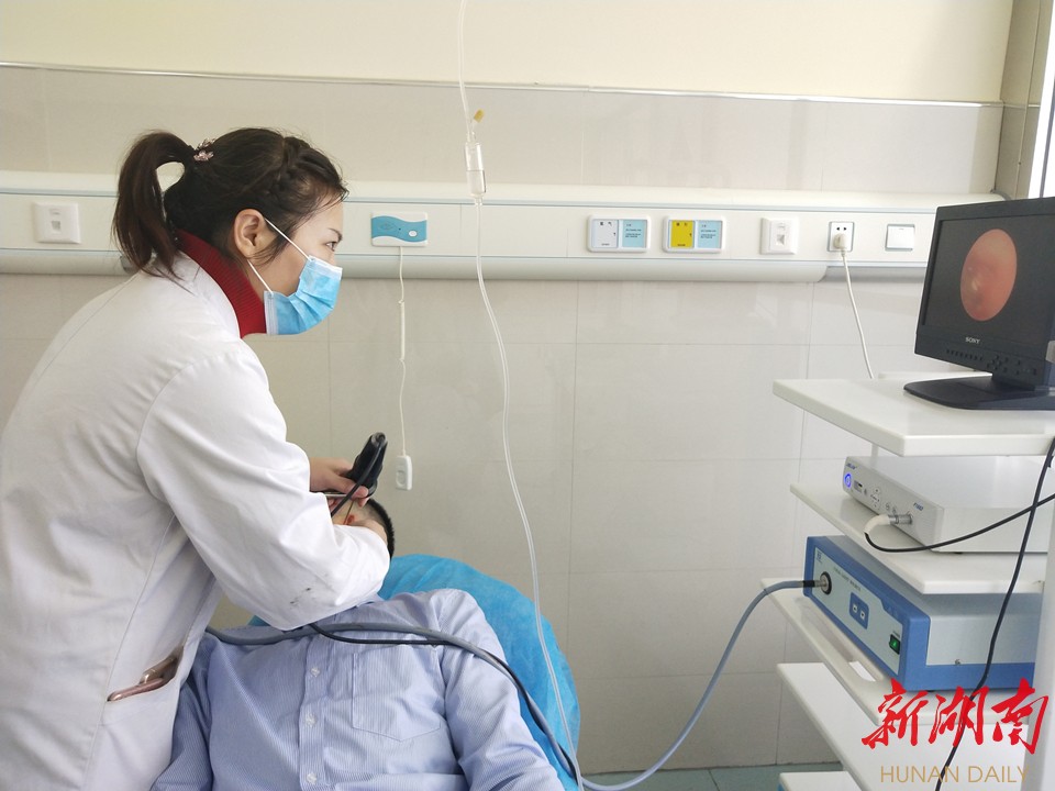 正在为患者进行治疗