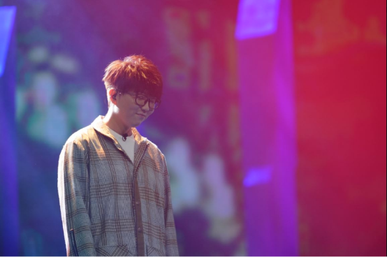 我是唱作人王源方言说唱 《吆不倒台》冲进酷我音乐新歌榜前六