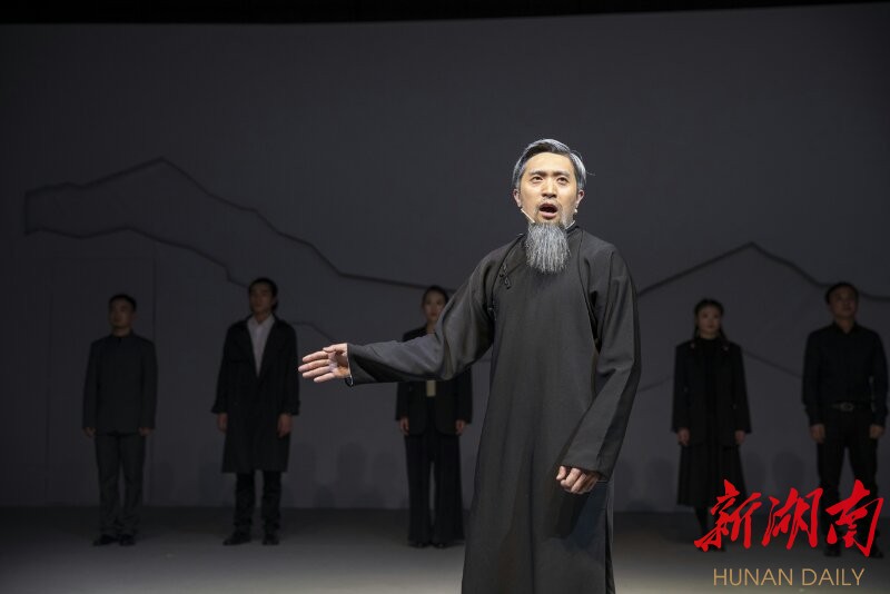 湖南教育主题话剧《何炳麟》在国家大剧院首演 新湖南www.hunanabc.com