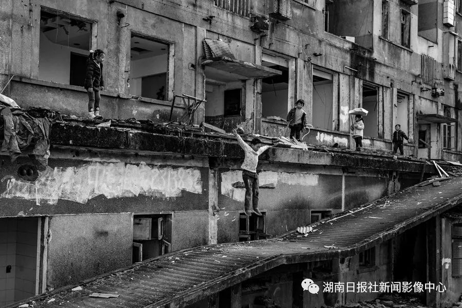 孩子,在纯真的世界里 新湖南www.hunanabc.com