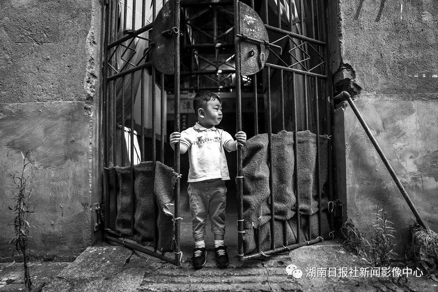 孩子,在纯真的世界里 新湖南www.hunanabc.com