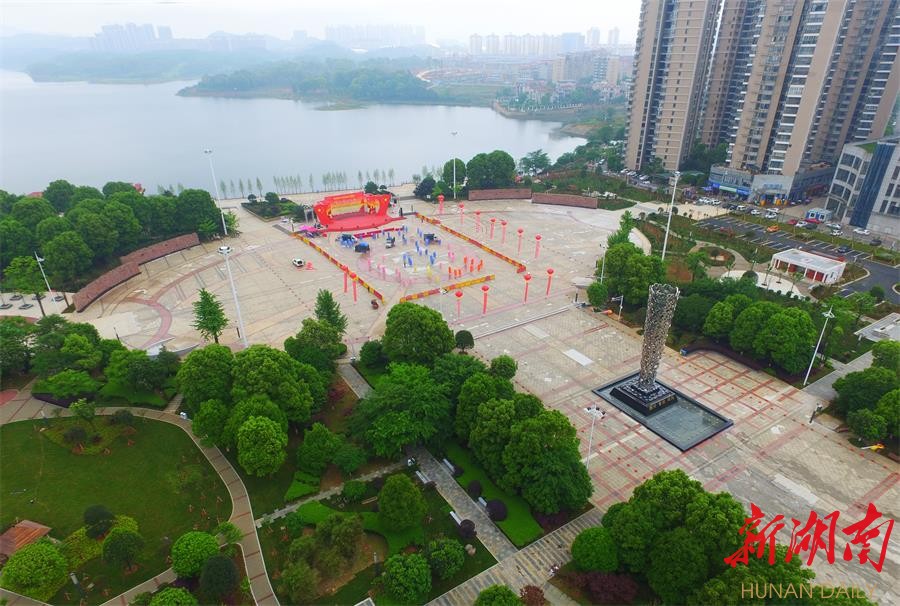 益阳:梓山湖广场展新颜 新湖南www.hunanabc.com