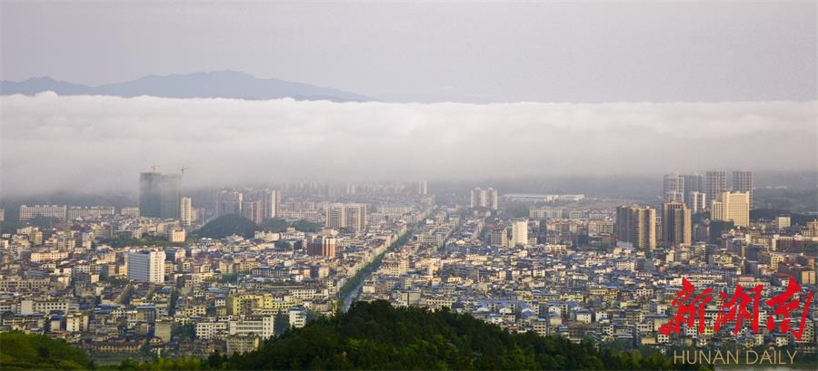 新宁:雾漫山城 美不胜收 新湖南www.hunanabc.com