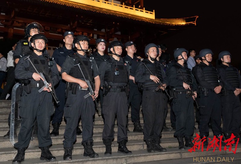 平安五一长沙特警来护航