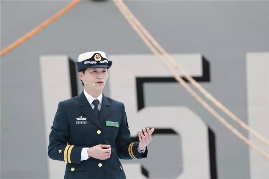 也与青年有关——      再过几个月,海军中校韦慧晓将迎来人生"大考"