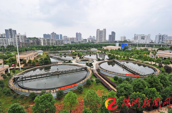 正在运行的龙泉污水处理厂。株洲日报社全媒体记者 谭清云 摄