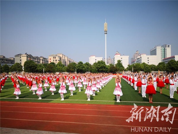 (火炬学校主会场表演现场)