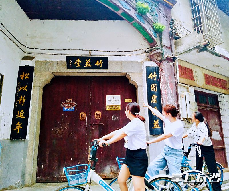 文昌阁八大文物点之一的任理卿公馆古朴雅致，引得前来打卡的网友流连忘返。 长沙晚报全媒体记者 李卓 摄