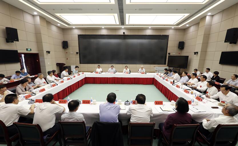 澳门皇冠手机登录委理论学习中心组(扩大)举行“不忘初心、牢记使命”主题教育专题研讨交流会