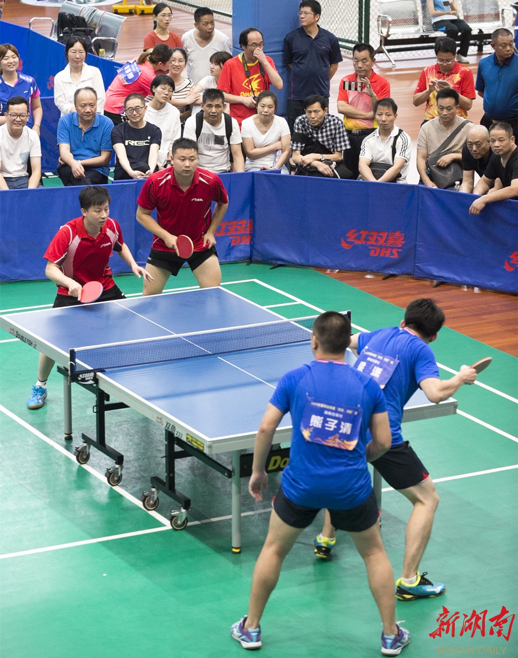 乒乓球——国际乒联总决赛男单决赛：樊振东对阵马龙_比赛