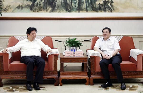 杜家毫与最高检党组副书记、副检察长邱学强座谈