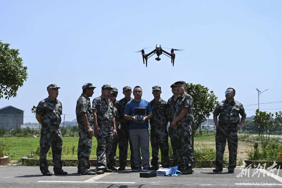 浏阳摄协走进民兵无人机侦察排 开展航拍培训