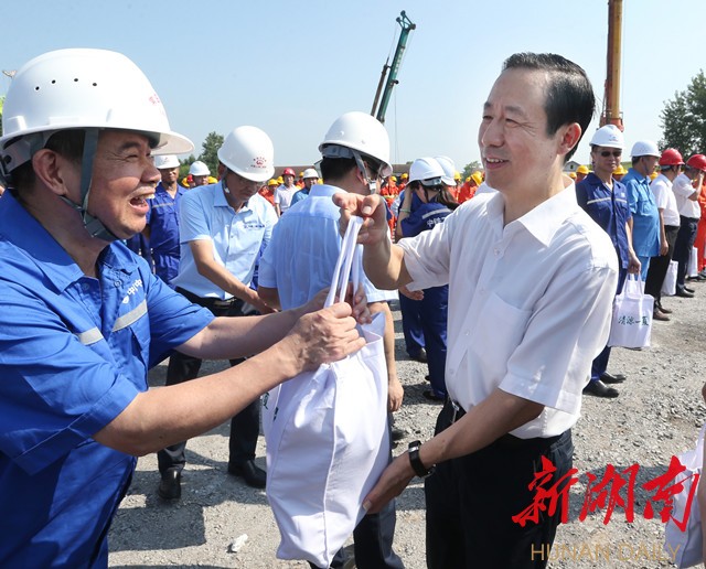 许达哲看望慰问常益长高铁建设者 新湖南www.hunanabc.com