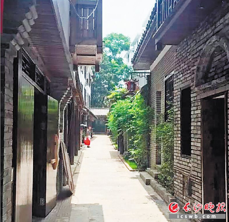 都正街深处。