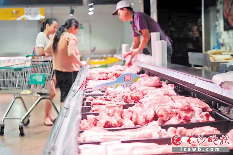 受猪肉减产等因素影响，今年以来，猪肉价格涨幅明显。长沙晚报全媒体记者 王志伟 摄