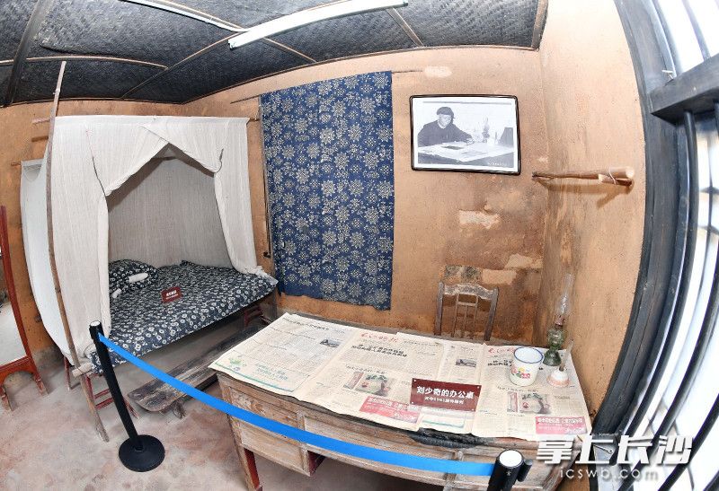 刘少奇天华调查纪念馆刘少奇旧居内，当年刘少奇办公与居住的房间。