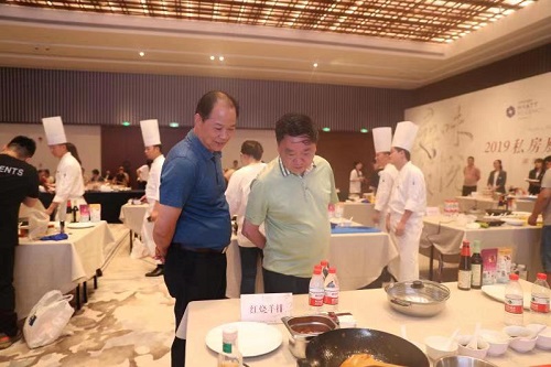 265道美食角逐“寻味凯悦”厨艺大赛 湘菜泰斗现场点赞