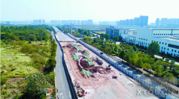 施工现场航拍。（记者 罗韬 摄）