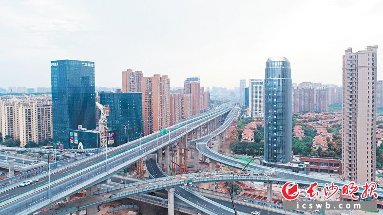 湘府路快速路将于9月28日上午通车试运行。 长沙晚报全媒体记者 王志伟 余劭劼 摄影报道