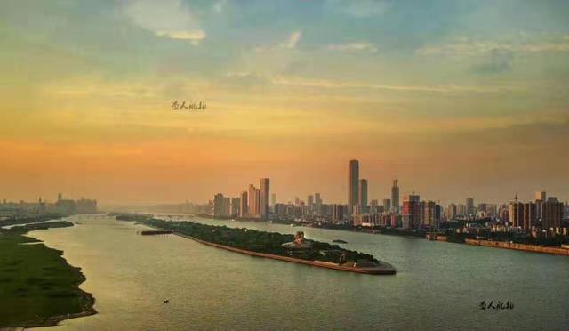 摄影三十年 长沙市民用镜头纪录城市变迁