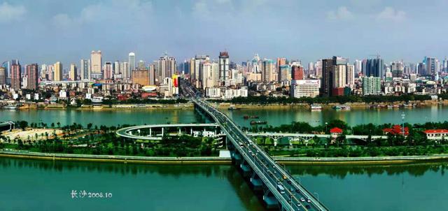 摄影三十年 长沙市民用镜头纪录城市变迁