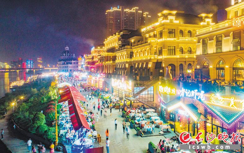 国内外众多游客来打卡 长沙假日夜经济:燃! 新湖南www.hunanabc.com