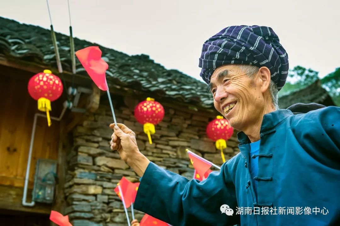 梁永鸿:抓拍瞬间的感动 新湖南www.hunanabc.com
