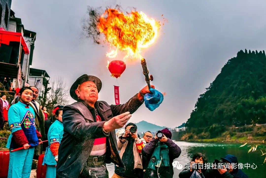 梁永鸿:抓拍瞬间的感动 新湖南www.hunanabc.com