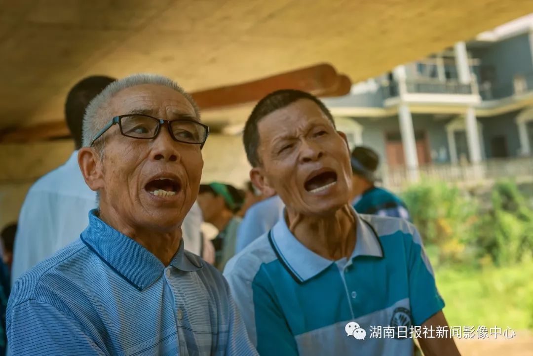梁永鸿:抓拍瞬间的感动 新湖南www.hunanabc.com