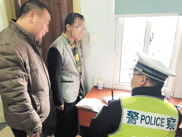 长沙交警持续严查行人交通违法 行人闯红灯横穿马路罚款20元