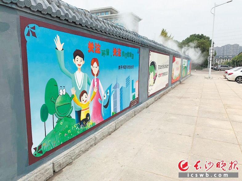 工地围挡展示文明新风貌。