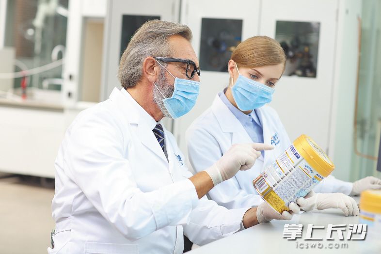 总部位于望城经开区的澳优乳业，在全球拥有10家工厂，是一家真正从长沙走向世界的本土乳企。