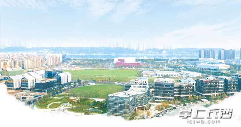 围绕建设全国“最美大学城、领先科技城、一流创业城”的奋斗目标,岳麓区今年重点铺排了中建智慧谷、大科城推委会办公楼、岳麓科创港、白沙液街有机更新等项目建设。图为已基本建成的中建智慧谷(东区)。