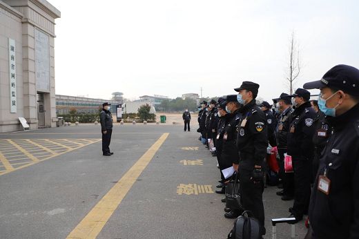 疫情防控期间,网岭监狱警察进监封闭执勤