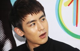 Nichkhun�ֵ��ɣ�2PM������һ��SJ-M��