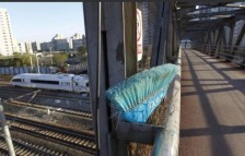 87岁 扫桥爷爷 坠桥身亡 平凡小事 的道德启示