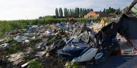 马航空难遇难者遗体开始运出空难现场