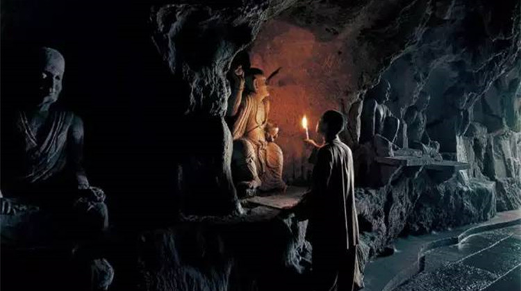 他卖掉公司隐居寺庙9年，却不小心用一张照片捧回摄影界奥斯卡！