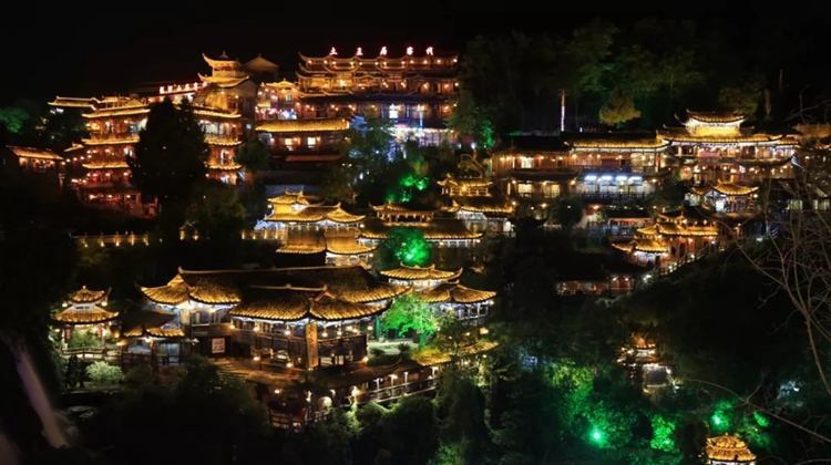 秘境湖南 | 夜游瀑布上的古镇，泛舟中国的“马丘比丘”