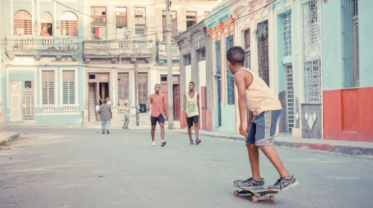 摄影师拍出如《欢迎来到布达佩斯大饭店》氛围的古巴