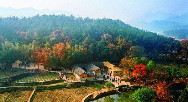 敢教日月换新天——三位村干部共话韶山70年
