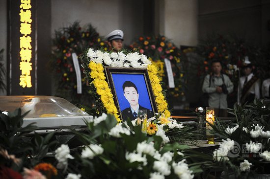 双峰货车冲关碾死24岁交警嫌犯已批捕