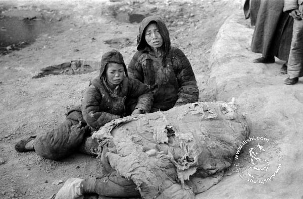 真实的1942河南大灾荒:农民在夜幕掩护中吃死人肉